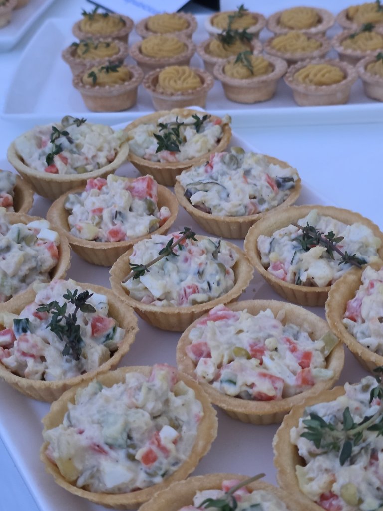 Шатёр  с  прозрачной крышей