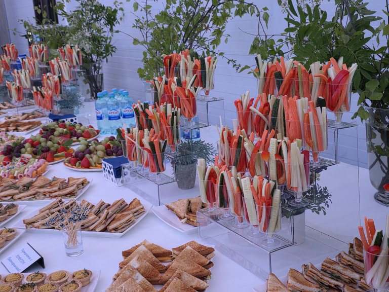 Шатёр  с  прозрачной крышей